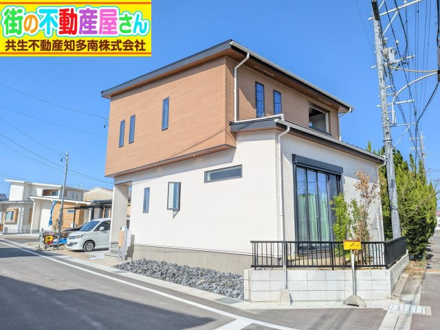 常滑市錦町3丁目　9号棟の外観|ナチュラルなカラーリングの9号棟！街並みになじむ飽きの来ないデザインです☆室内ご見学できます！