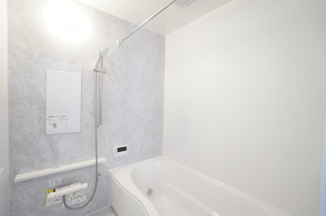 常滑市錦町3丁目　9号棟の浴室|1坪の広さで1日の疲れを癒すくつろぎのバスタイム！浴室乾燥暖房機付きで冬には浴室を暖めることが出来ます。