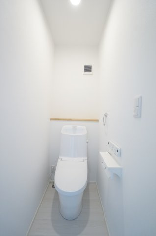 常滑市錦町3丁目　9号棟のトイレ|1階2階にトイレがあり、家族の朝の身支度時間もスムーズに！温水洗浄便座で冬は暖かく快適です！！