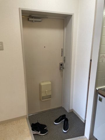 セルダンハイツ御影の玄関