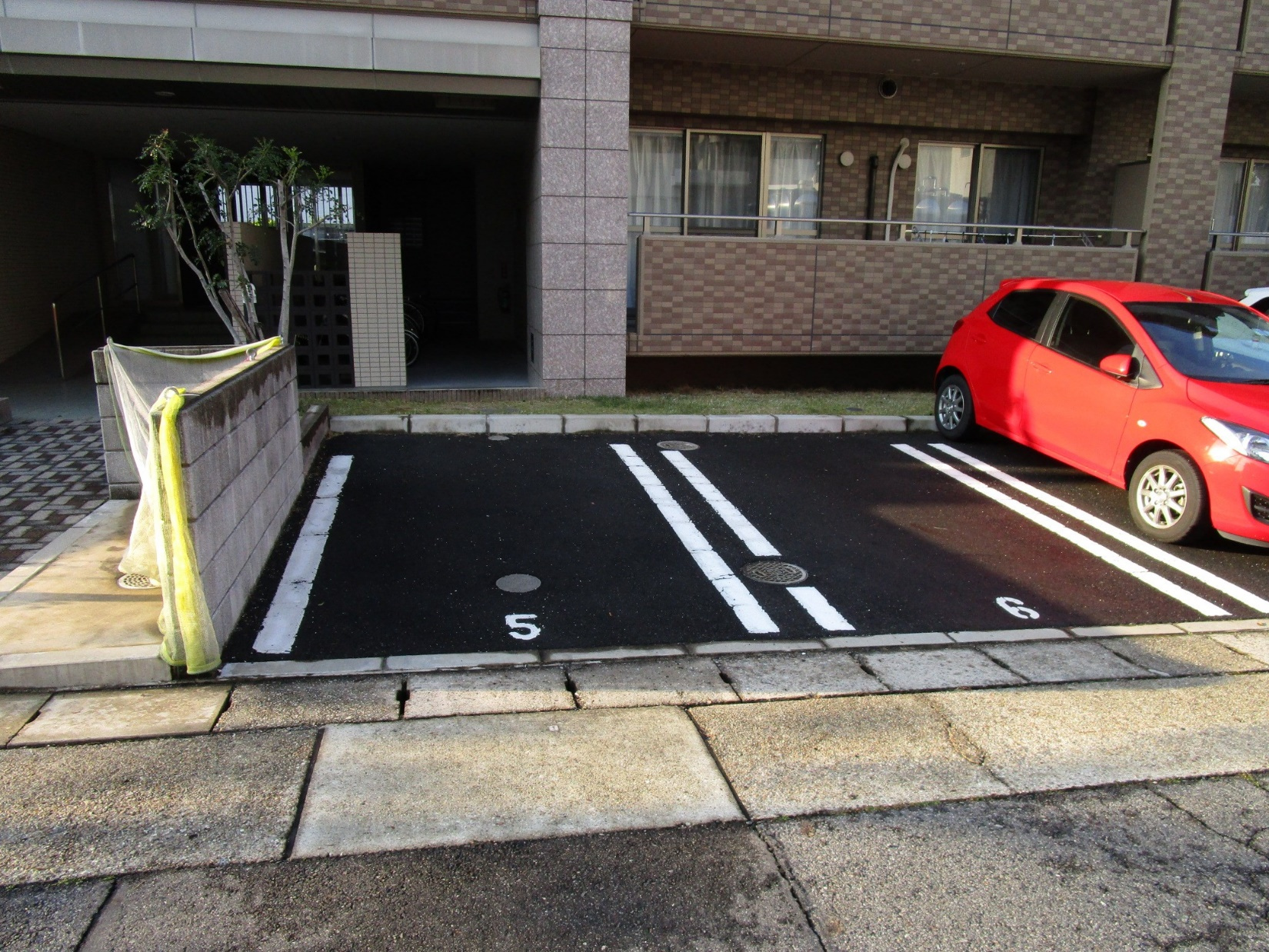 ブライディア上社の駐車場