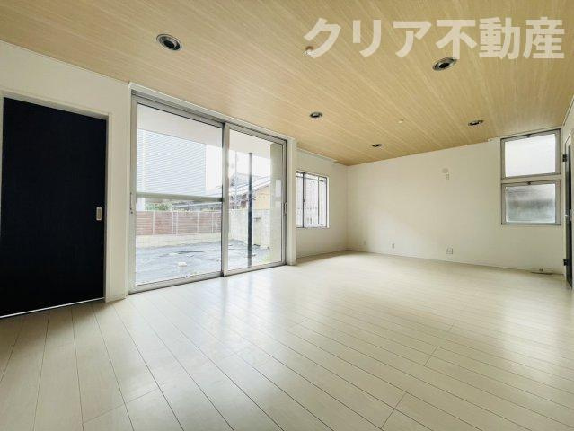 【居間・リビング】 | 前橋市下小出町３丁目　中古住宅