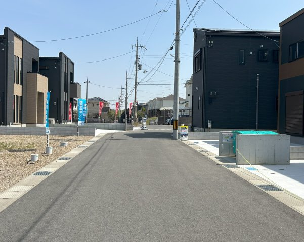 貝塚市東山6丁目戸建②の前面道路含む現地写真|前面道路　幅員約6.0ｍ