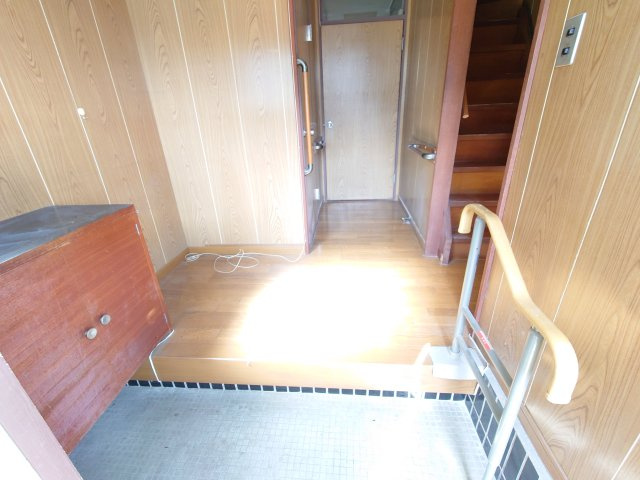 台宿戸建の玄関