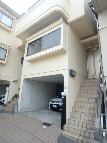 甲子園2番町テラスハウスの駐車場|日当たり、通風の良い物件です