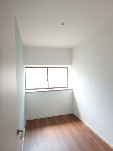 甲子園2番町テラスハウスの収納|出窓がございます