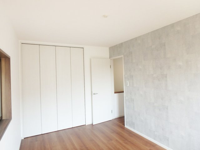 甲子園2番町テラスハウスの洋室|容量たっぷりの収納