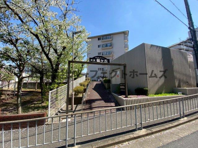 朝日プラザ香里菊ヶ丘のエントランス|建物の内部です