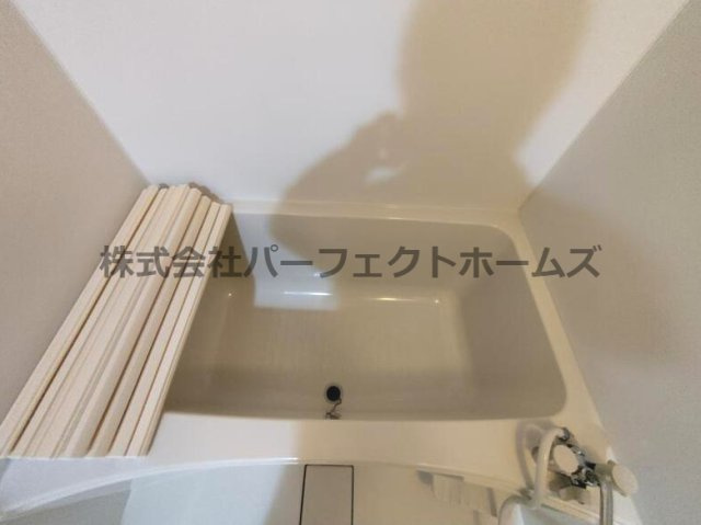 朝日プラザ香里菊ヶ丘の浴室|コンパクトで使いやすいお風呂です