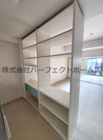 朝日プラザ香里菊ヶ丘の内装|明るい室内です