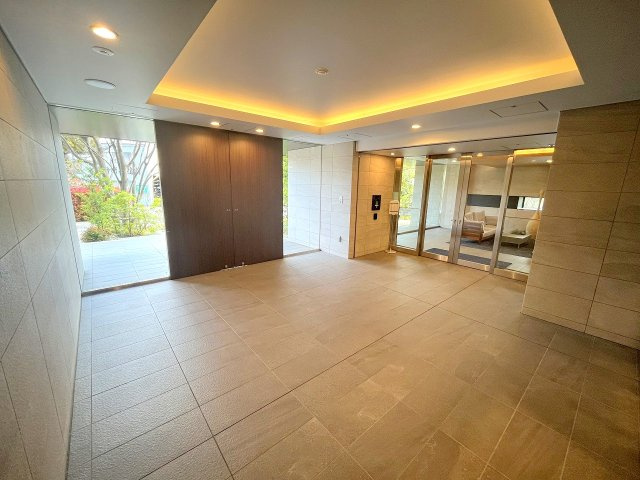 パークホームズ昭島中神のエントランス