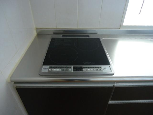 サン　ガーデン　Ａのキッチン|ＩＨクッキングヒーター