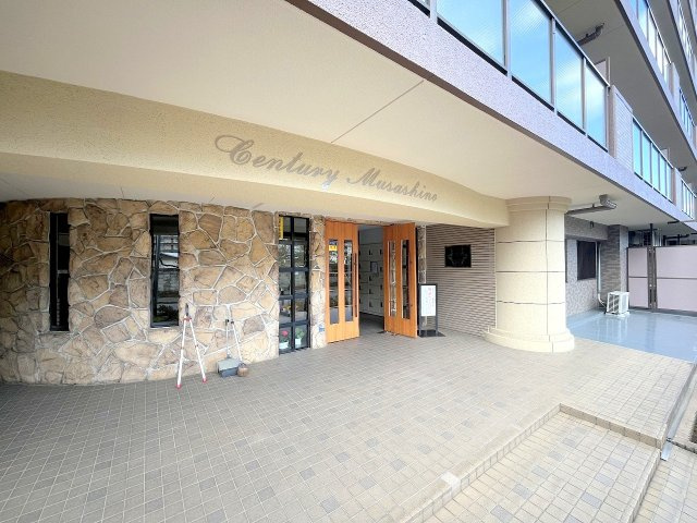 センチュリー武蔵野のエントランス