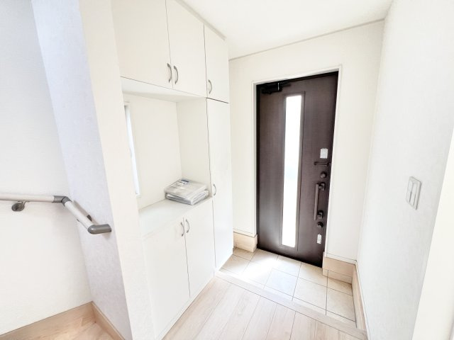 小名木戸建の玄関