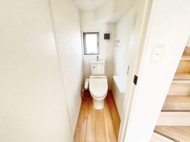 小名木戸建のトイレ