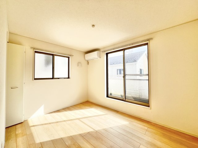 小名木戸建の洋室