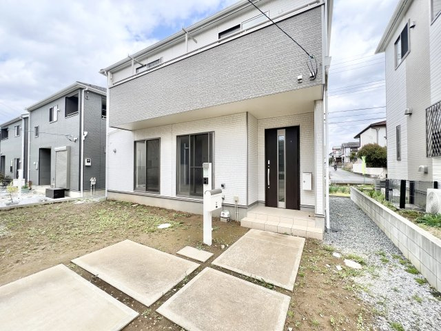 小名木戸建のエントランス