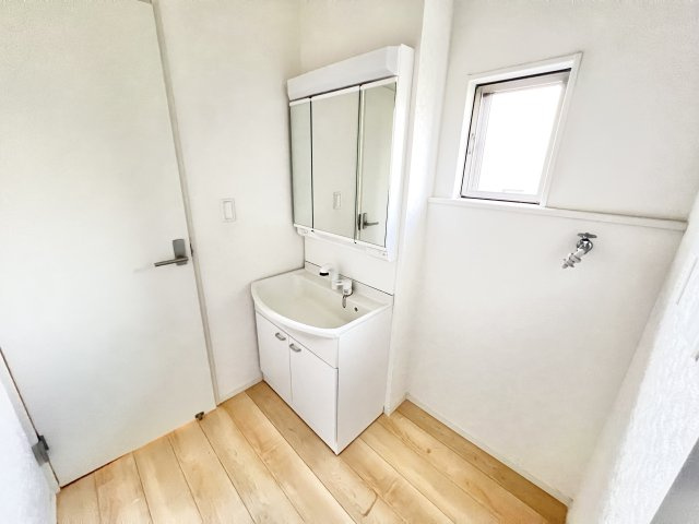 小名木戸建の洗面所