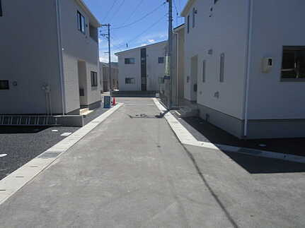 安佐南区川内２丁目　8号の前面道路含む現地写真