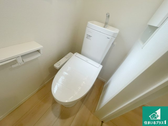 神戸市西区玉津町高津橋　第5期　新築一戸建てのトイレ|1・2階の2ヶ所にあるので、朝の忙しい時間の順番待ちもなく、深夜の利用にも大変便利です。