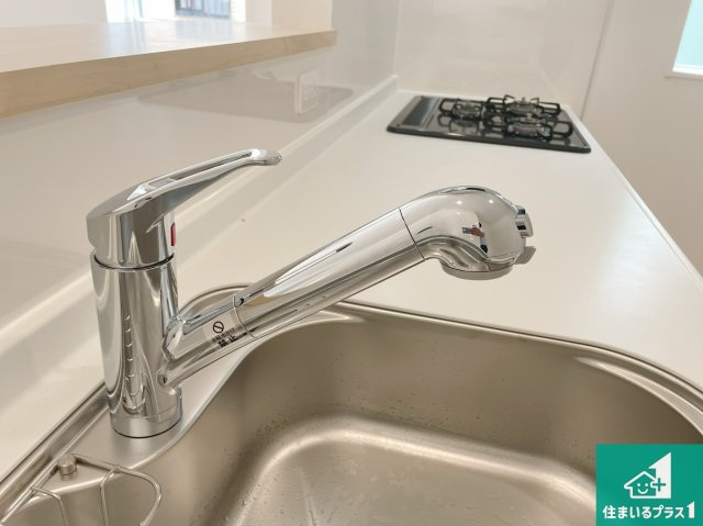 神戸市西区玉津町高津橋　第5期　新築一戸建ての設備|浄水器を内蔵！炊飯時、お茶を作る時に安心してお水を使えます！お湯と冷水、浄水と原水、シャワーの切替えもワンタッチです！