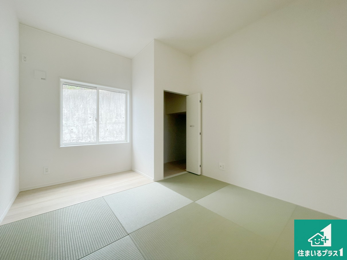 神戸市西区玉津町高津橋　第5期　新築一戸建ての和室|一室あると便利な和室は客間としてだけでなく、小さなお子様のプレイルームや食後のくつろぎスペースとしてもご利用いただけます。収納もついていますので大活躍間違いなし！