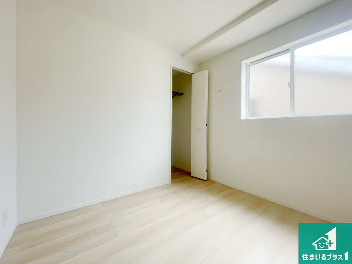 神戸市西区玉津町高津橋　第5期　新築一戸建ての洋室|収納スペースが充実しているので子供の成長に合わせてたくさん収納ができます！家族構成に合わせた様々な活用ができる収納！