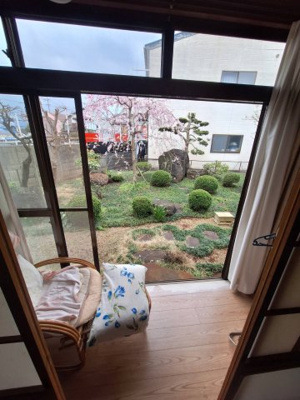 【庭】 | 鳥取市雲山中古戸建て | 縁側からの景色。花見も楽しめます