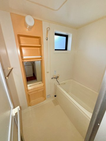 グランドゥール岩崎A棟の浴室