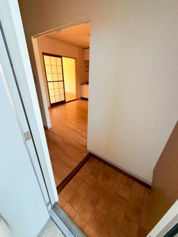 グランドゥール岩崎A棟の玄関