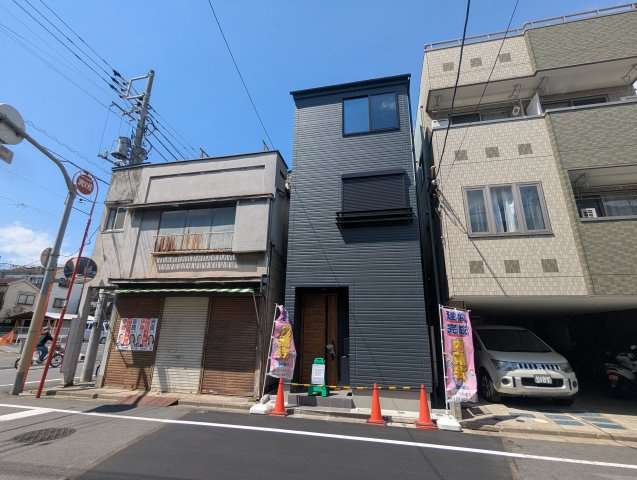 墨田区墨田３丁目の新築戸建の前面道路含む現地写真