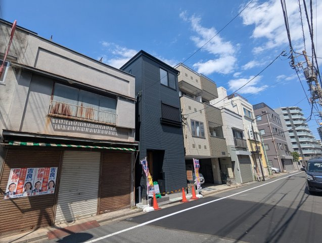 墨田区墨田３丁目の新築戸建の前面道路含む現地写真