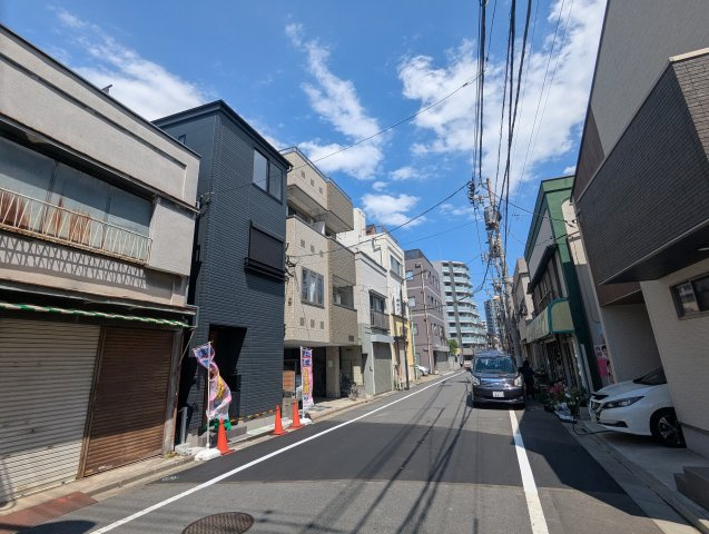 墨田区墨田３丁目の新築戸建の前面道路含む現地写真