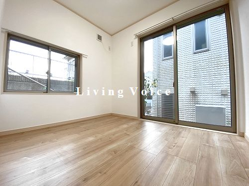 秦野市三屋　中古一戸建ての洋室