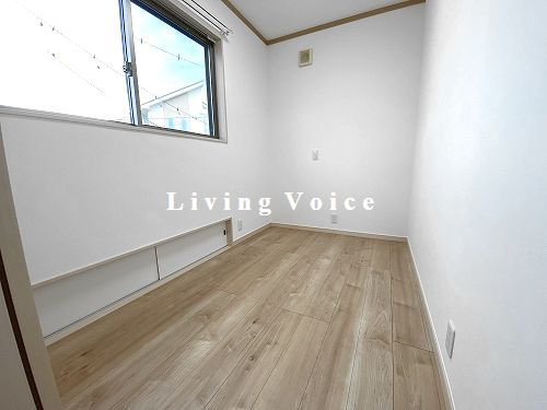秦野市三屋　中古一戸建ての洋室