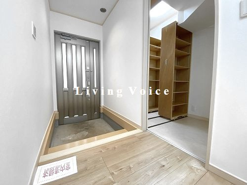 秦野市三屋　中古一戸建ての玄関|【仲介手数料０円】秦野市三屋　中古一戸建て