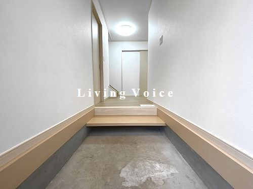 秦野市三屋　中古一戸建ての玄関