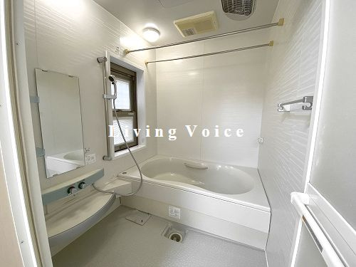 秦野市三屋　中古一戸建ての浴室