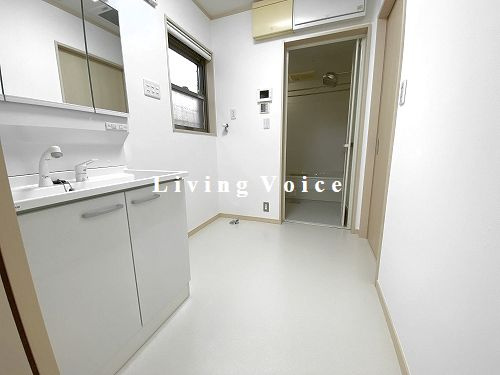 秦野市三屋　中古一戸建ての脱衣所