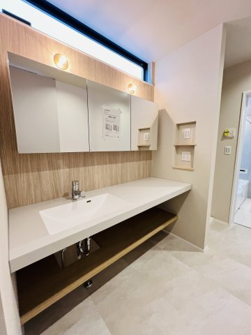 吹き抜け × ロフト × ビルトインガレージも。Shonan Styleをすべて詰め込んだ家の洗面所