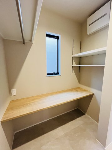 吹き抜け × ロフト × ビルトインガレージも。Shonan Styleをすべて詰め込んだ家のその他|「洗う・干す・しまうがここで完結。毎日の家事がもっとラクになる“ファミリークローク”付きの洗面室。」