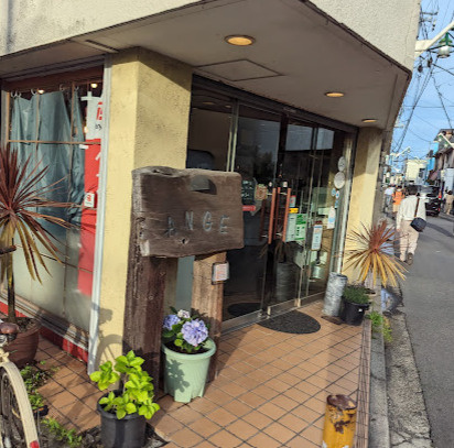 吹き抜け × ロフト × ビルトインガレージも。Shonan Styleをすべて詰め込んだ家の周辺|ローカルに人気なベーカリ屋。リピート間違いなしです