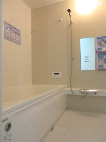 立川市西砂町2丁目　新築戸建全1棟の浴室|のびのび一坪タイプのバスルーム。