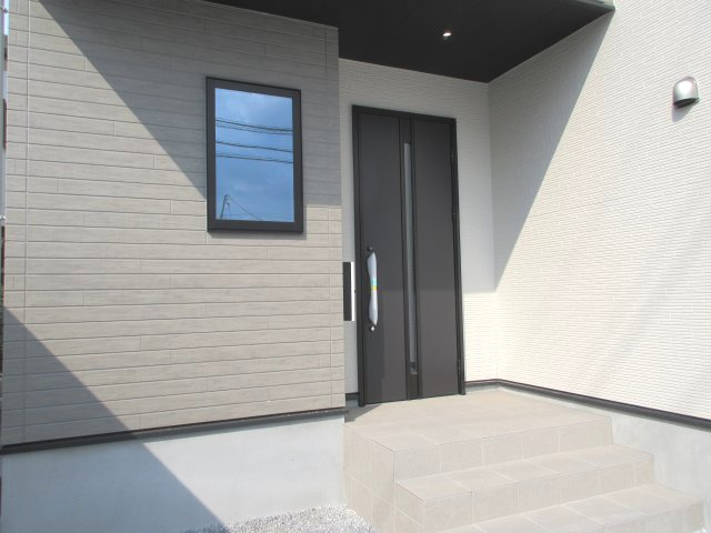立川市西砂町2丁目　新築戸建全1棟の玄関