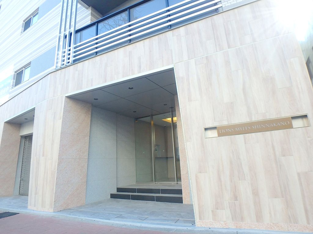 LIONS MYLES新中野のエントランス