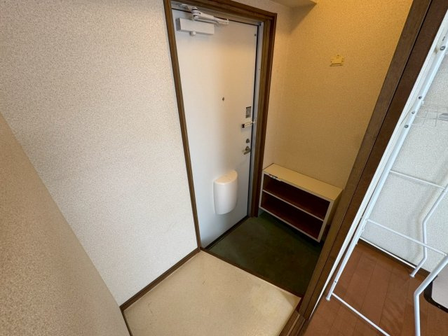 ナカイビルの玄関
