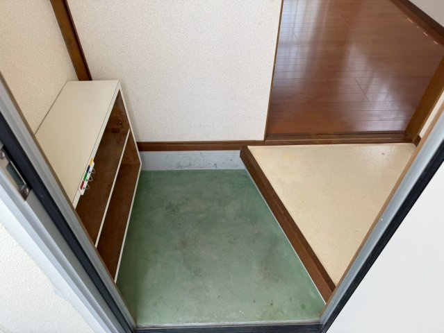 ナカイビルの玄関