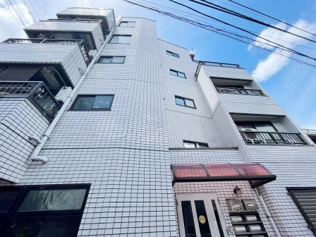 たわーず国際の外観