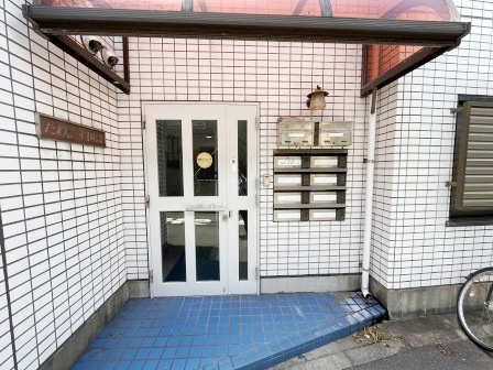 たわーず国際のエントランス