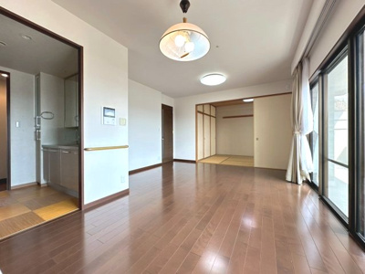 【居間・リビング】 | ネバーランド箕面潤水館